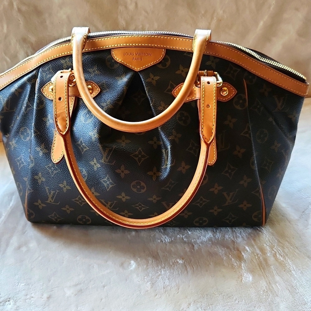Louis Vuitton Tivoli‎ GM Shoulder Bag with Monogram Canvas.. 16×11×8"